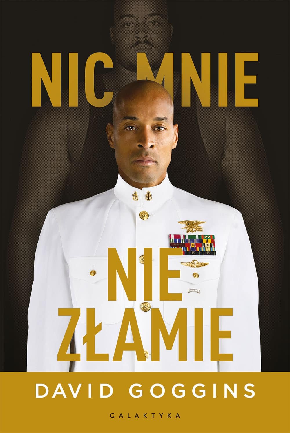 nic-mnie-nie-zlamie.jpg Okładka książki „Nic mnie nie złamie” autorstwa Davida Gogginsa. Autobiografia przedstawiająca drogę od przemocy i biedy do zostania żołnierzem Navy SEALs i ikoną siły mentalnej. Ciemne tło